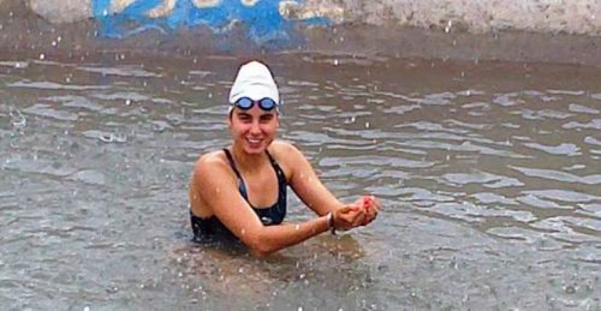 Daira quiere ser la primera mujer en  recorrer 70 kilómetros sobre el Paraná